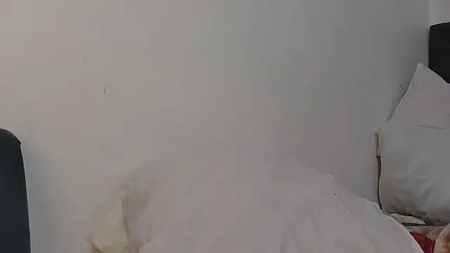 sluttylaura21 webcam