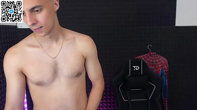 Hols_20 live cam on StripChat