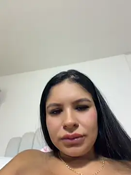 Elara_Luxe webcam