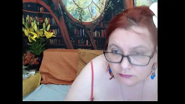 PlayfullMature webcam