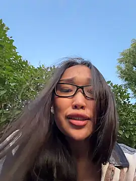 trytomakememoam (F young) - show you my titties >_<