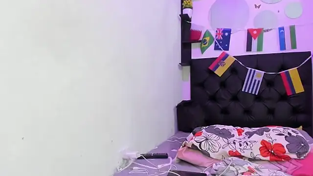 sapphire_brown20 live cam on StripChat