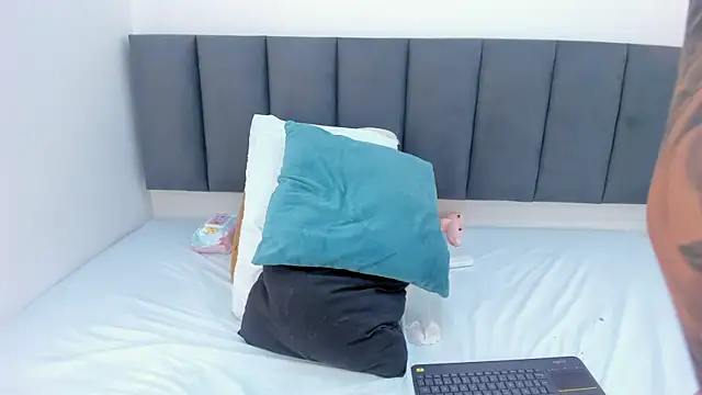 sam_doll_ webcam