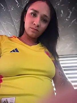 isabella-teen (F teen) - Ice in my pussy🧊