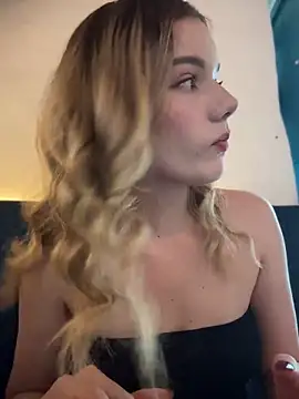 NicoleCut webcam