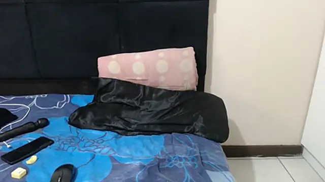 SweetHotBabby18 webcam