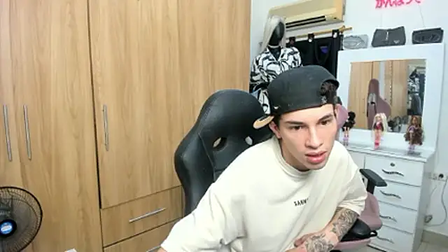 Pride_couple webcam