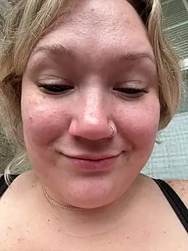 PiggyRose webcam