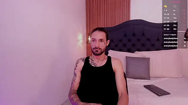 Hisoka_011 live cam on StripChat