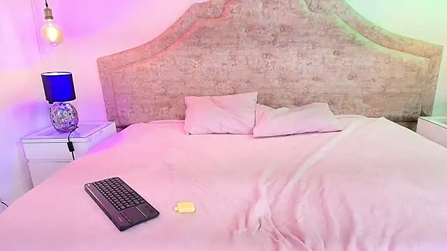 ZenyaVirelli webcam