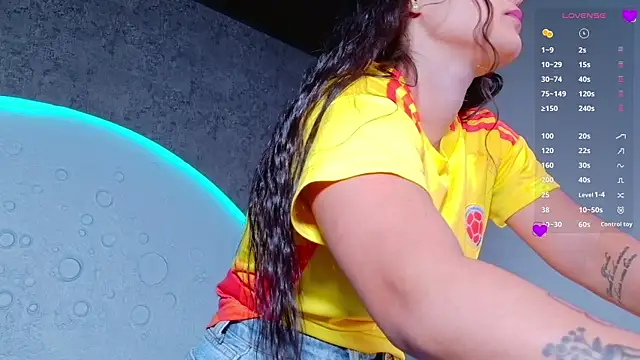 ReinaChloe webcam