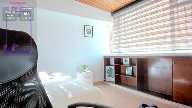 zoe_linss webcam