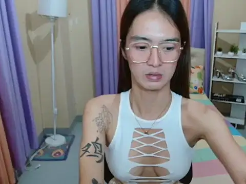 XxTsUncutAskaxX webcam