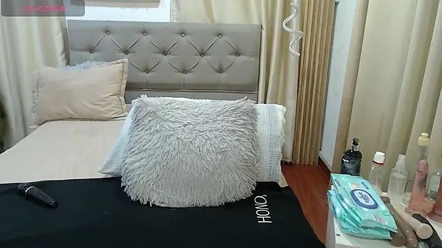 sasi_luna live cam on StripChat