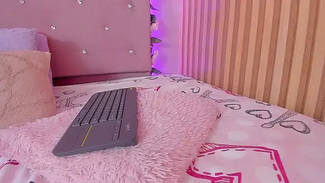 lovely__kiss__ webcam