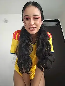 l0lita_emi12 - L0lita_Emi12's free webcam - UK Sex Cams