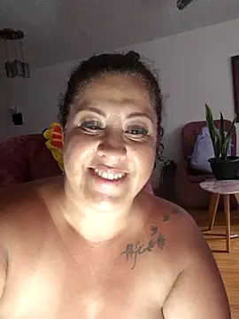 CurvyFireLatina webcam