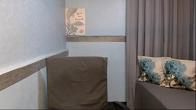 xMeganFucks69 webcam