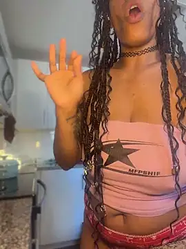 Lunalovesyou8 webcam