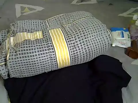Pearl_petite webcam