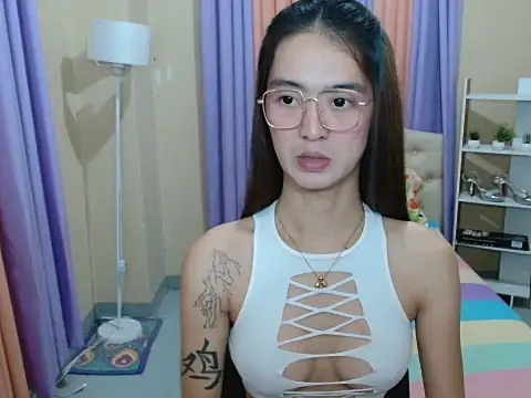 XxTsUncutAskaxX webcam