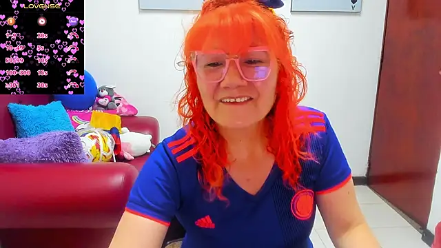 salomeediaz_ (F mature) - dildo in the ass