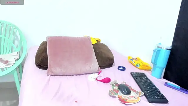Olivia_Stevens webcam