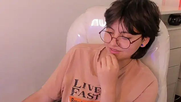 nathaly_ds (F teen) - squeeze tits🔥😈🥵