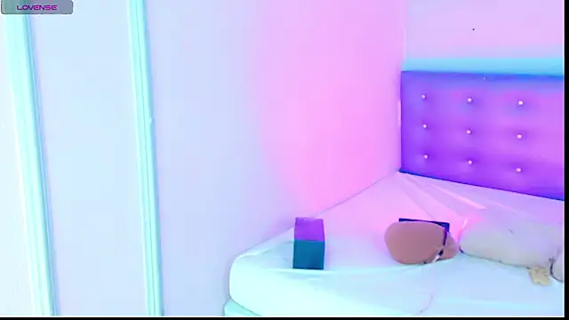malahya_ live cam on StripChat