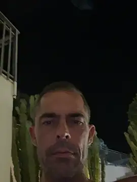 Riccardo86xx live cam on StripChat