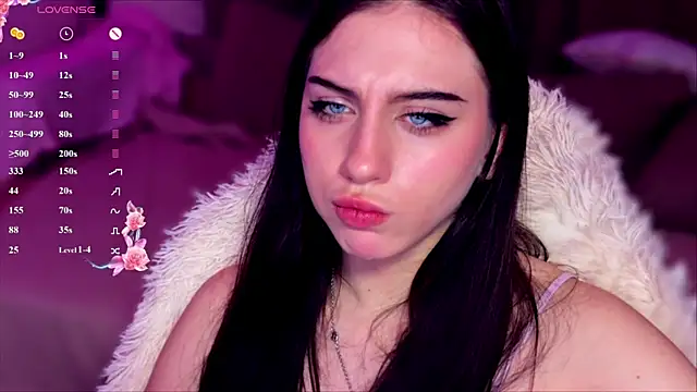 luna_dreamxx live cam on StripChat