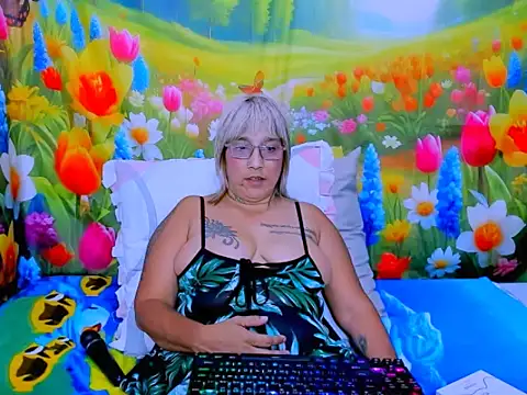 indianroxy webcam