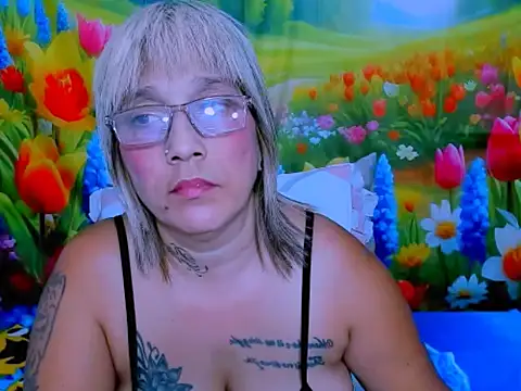 indianroxy webcam