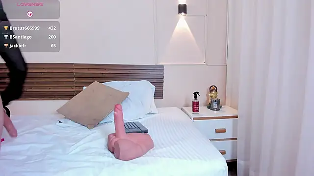 mia_gold_ webcam