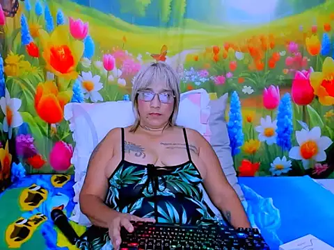 indianroxy webcam