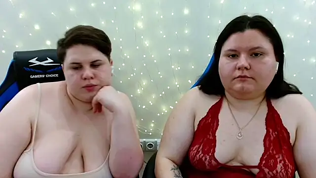 BeckyAndHellen webcam