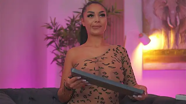 LatinaMorene webcam