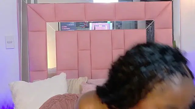 Nia_Williams webcam