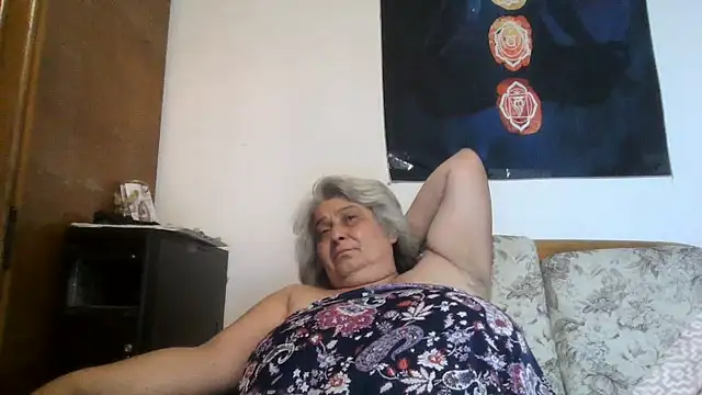 ExquisiteMature live cam on StripChat