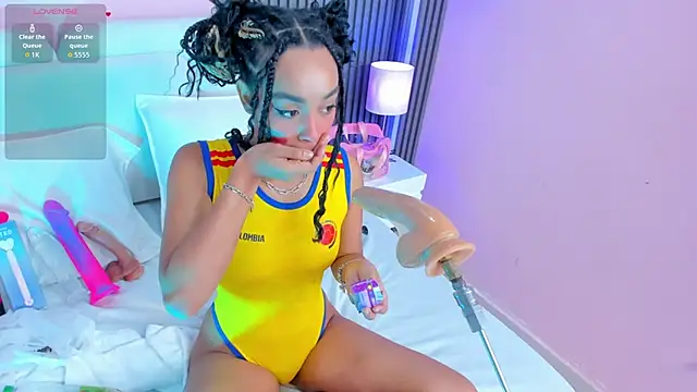 Clawdeen__wolf webcam