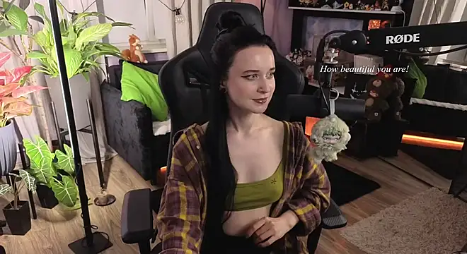 KiraLiLime webcam