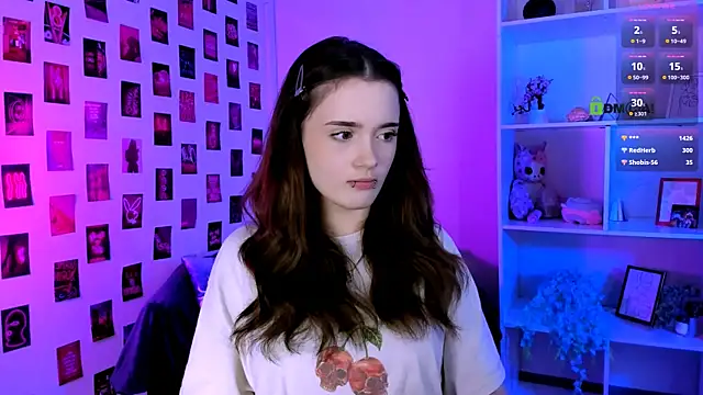 liana_kisses (F teen) - show tits