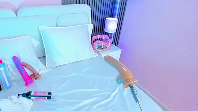 Clawdeen__wolf webcam