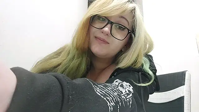 FeliniKatechini live cam on StripChat
