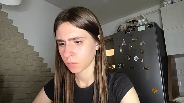 ZaraGuyette live cam on StripChat