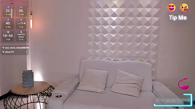 ArianaNova live cam on StripChat