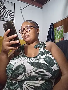 YELLOW_BONE webcam