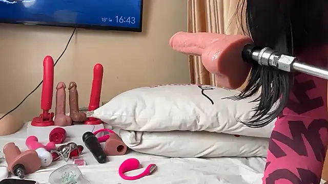 AudreySpanksFuck- webcam