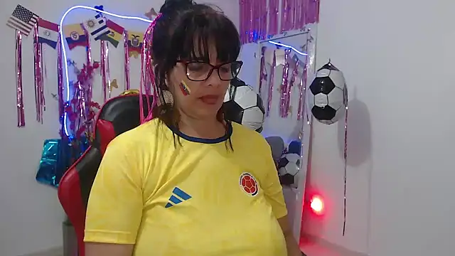 sarasmith3 - Sarasmith3's free webcam - UK Sex Cams