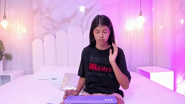 arietta_skinny webcam